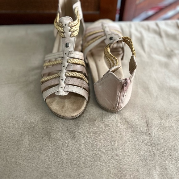 Earth Origins Medium Width Rope Sandals - Picture 2 of 2